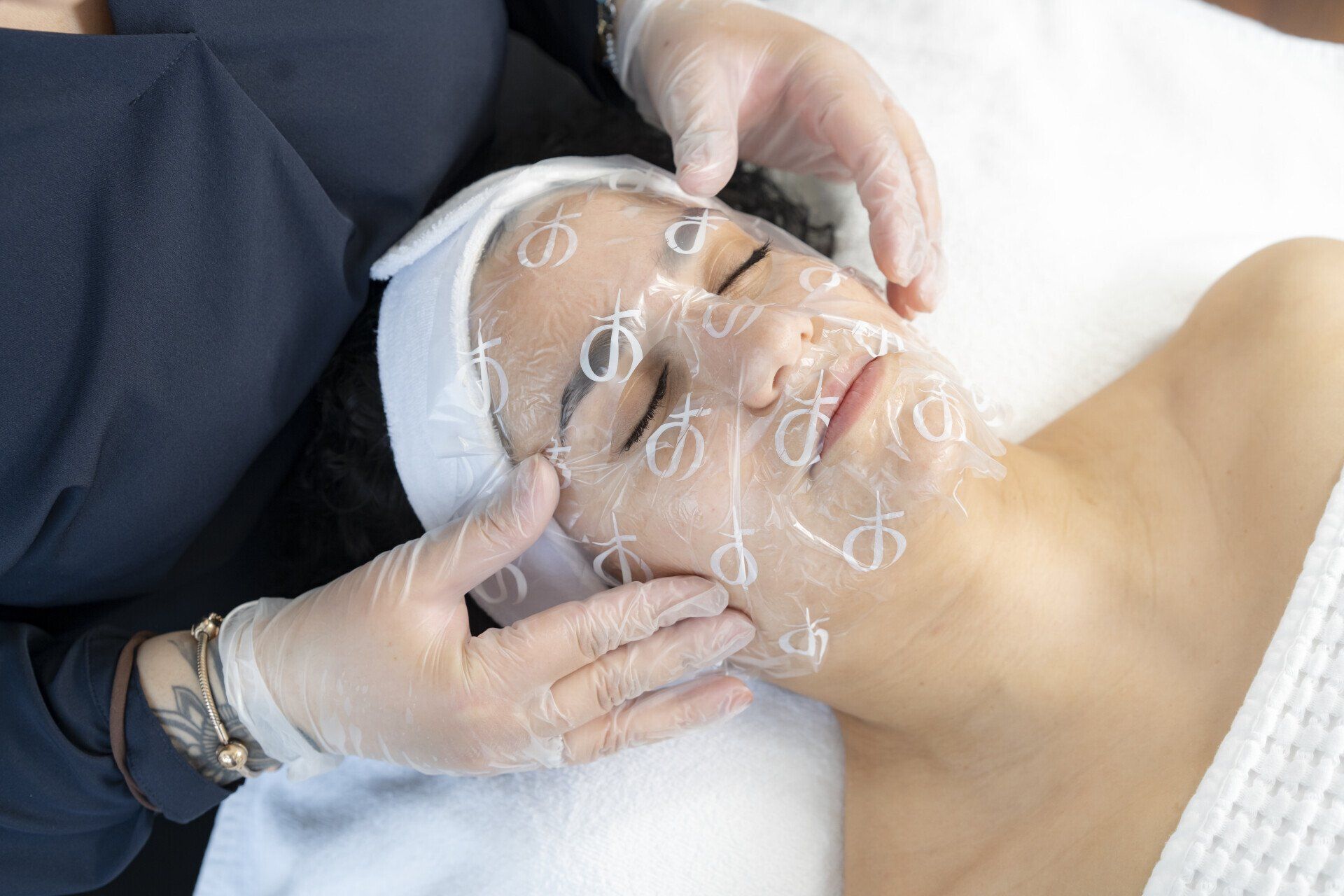 Gesichtsbehandlung im Studio